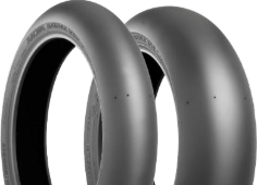 Detail běhounu Bridgestone V02 140/625 R17 Rear TL NHS Soft